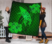 Hawaii Whale Swim Poly Green Premium Quilt - Polynesian Pride