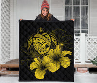Hawaii Hibiscus Premium Quilt - Turtle Map - Yellow - Polynesian Pride