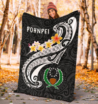 Pohnpei Premium Blanket - Pohnpei Seal Polynesian Patterns Plumeria (Black) - Polynesian Pride