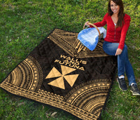 Wallis And Futuna Premium Quilt - Wallis And Futuna Coat Of Arms Polynesian Chief Gold Version - Polynesian Pride