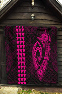 Hawaii Kakau Makau Fish Hook Polynesian Premium Quilt - Pink - Polynesian Pride