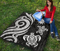 Nauru Premium Quilt - White Tentacle Turtle - Polynesian Pride