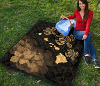 Hawaii Hibiscus Map Polynesian Ancient Gold Premium Quilt - Polynesian Pride