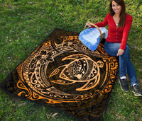 Hawaiian Turtle Polynesian Gold Premium Quilt - Polynesian Pride