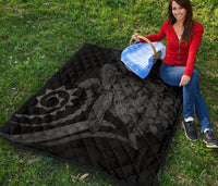 Hawaii Turtle Hibiscus Polynesian Vintage Premium Quilt - Gray - Polynesian Pride