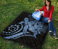 Hawaii Turtle Hibiscus Polynesian Vintage Premium Quilt - Pastel Blue - Polynesian Pride