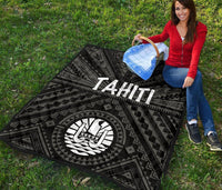 Tahiti Premium Quilt - Tahiti Seal In Polynesian Tattoo Style (Black) - Polynesian Pride