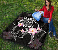 Hawaii Turtle Swim Poly Premium Quilt - Polynesian Pride