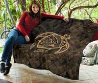 Hawaii Turtle Kanaka Map Hibiscus Poly Premium Quilt - Gold - Polynesian Pride