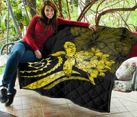 Hawaii Turtle Hibiscus Polynesian Vintage Premium Quilt - Yellow - Polynesian Pride