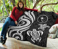 Chuuk Micronesian Premium Quilt - White Tentacle Turtle - Polynesian Pride