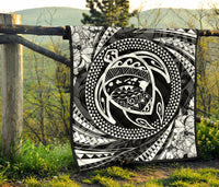 Hawaiian Kanaka Honu Hibiscus Tornando White Polynesian Premium Quilt - Polynesian Pride