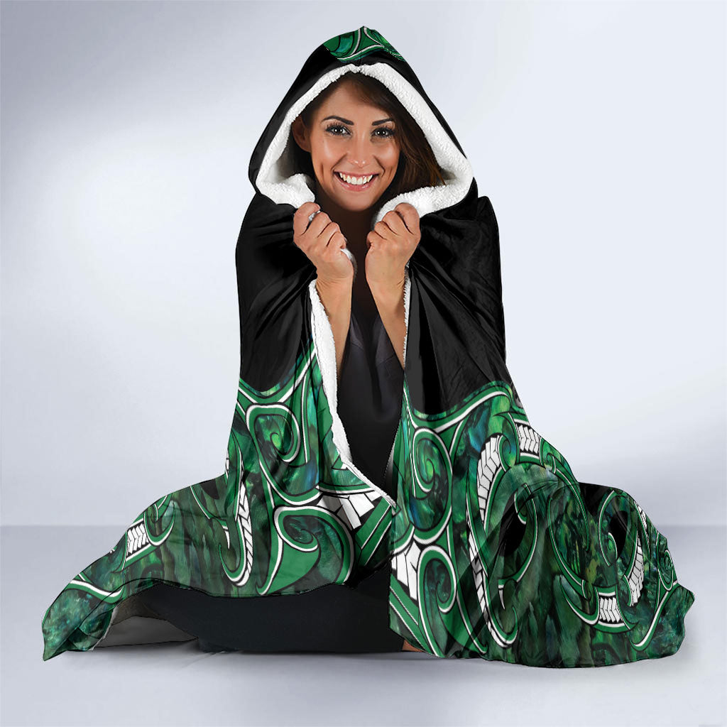 Aotearoa Ngai Tahu Hooded Blanket Maori Tribal Dark Green Paua Shell Pattern DT05 - Polynesian Pride