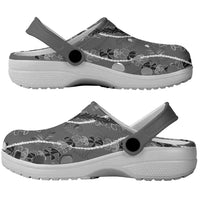 Hawaii Maile Lei Clogs Shoes With Gray Monstera Pattern - Polynesian Pride