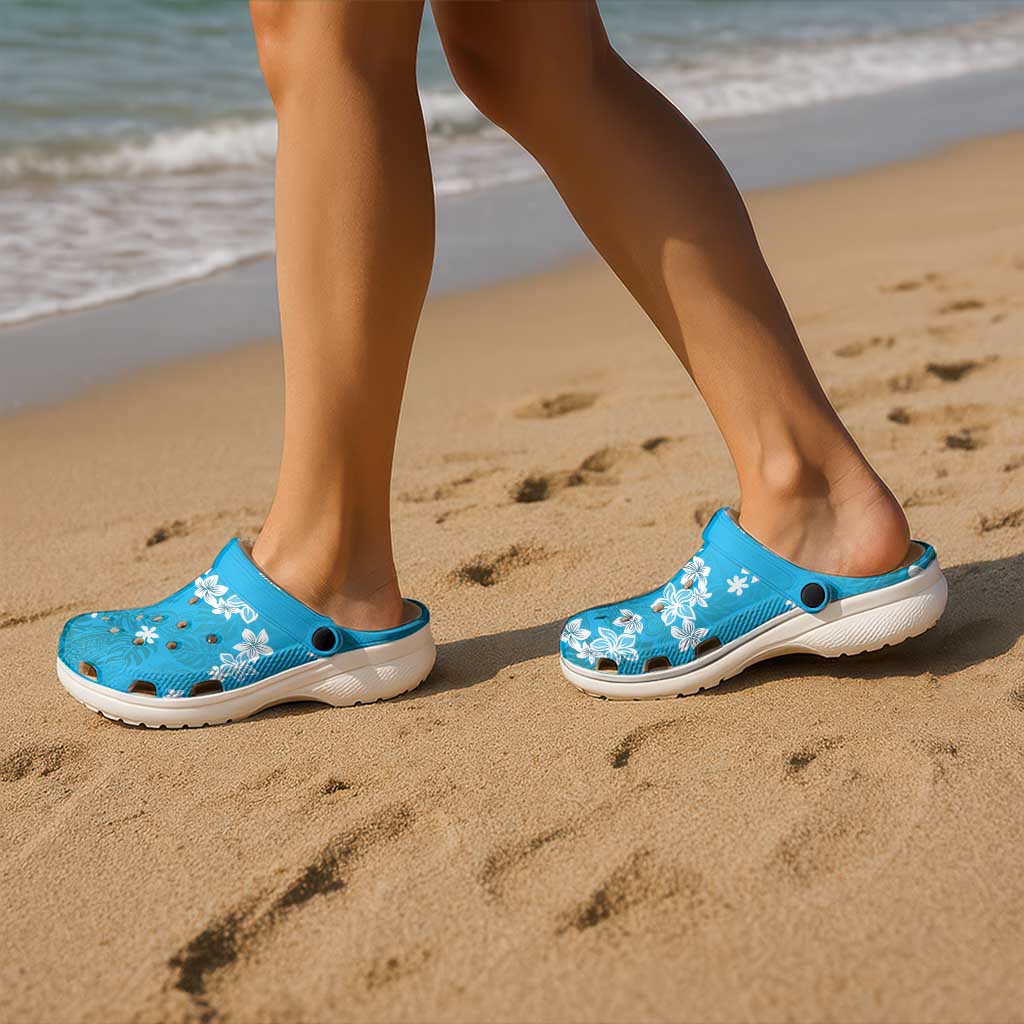 Hawaii Monstera Deliciosa Clogs Shoes Blue Plumeria Polynesian Pattern - Polynesian Pride