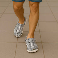 Hawaii Vintage Gray Hibiscus Tapa Pattern Clogs Shoes - Polynesian Pride