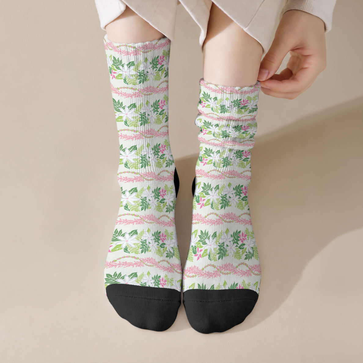 Monstera Tiare Plumeria Lei Pattern Crew Socks Green Version