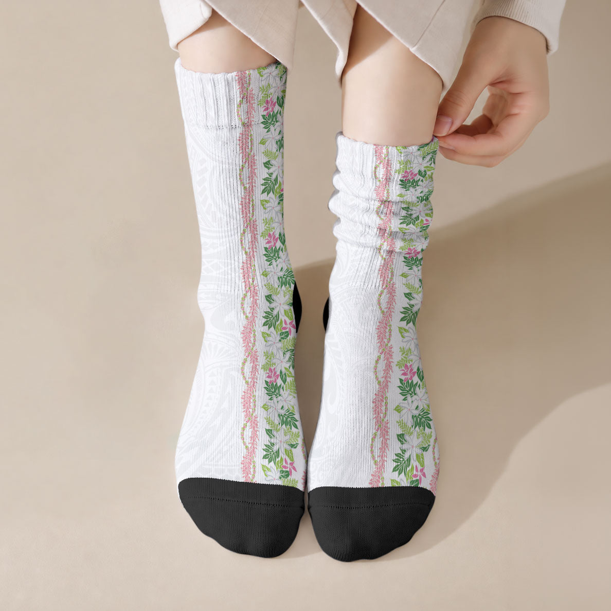 Monstera Tiare Plumeria Crew Socks Green Polynesian Pattern LT01 Crew Socks Green - Polynesian Pride