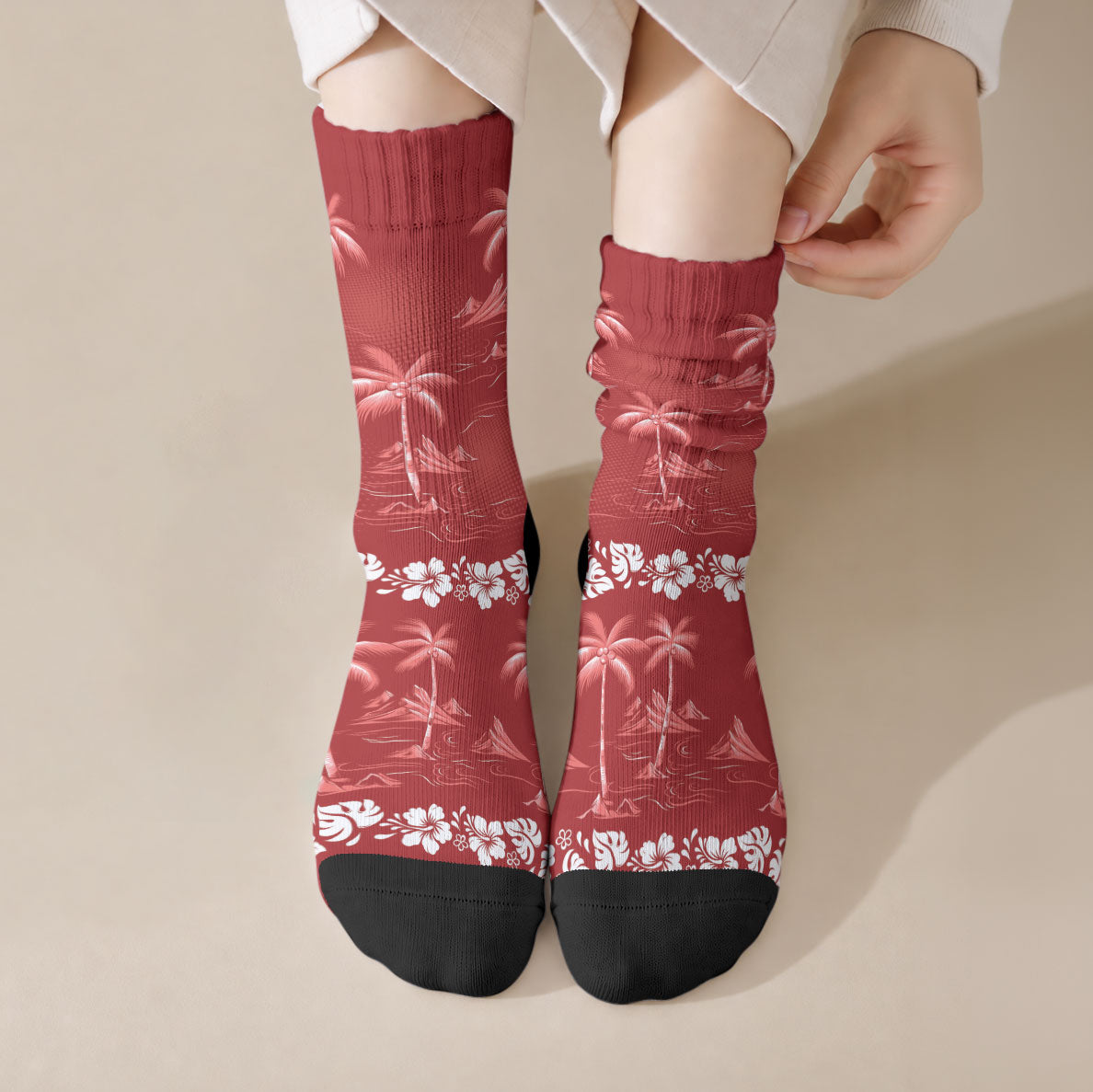 Red Hawaii Palm Tree Hibiscus Crew Socks Fantasy Summer Vibe LT01 Crew Socks Red - Polynesian Pride
