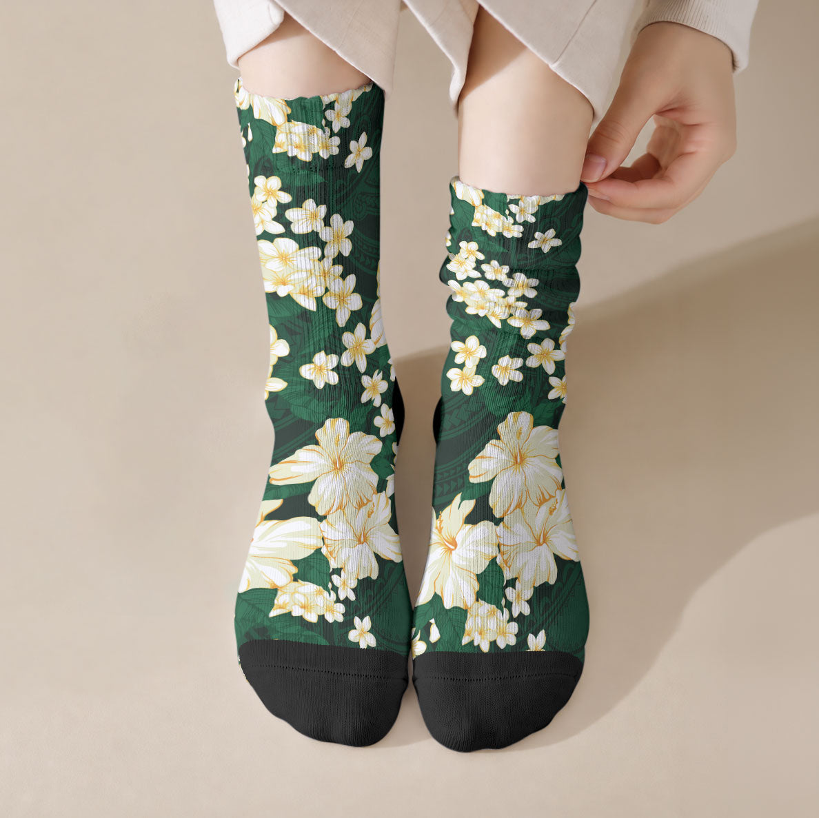 Hawaii Hibiscus Plumeria Green Crew Socks Polynesian Pattern LT01 Crew Socks Green - Polynesian Pride