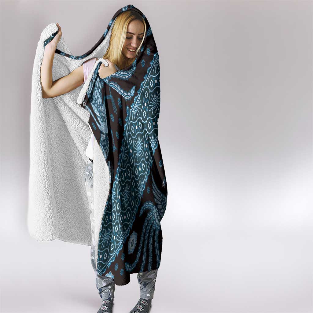 Indonesia Batik Pattern Hooded Blanket Blue Version