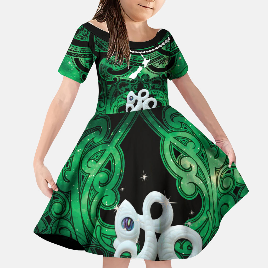 Personalised Maori Matariki Manaia Kakariki Family Matching Mermaid Dress and Hawaiian Shirt Maori Kowhaiwhai Pattern Galaxy LT01 Daughter's Dress Green - Polynesian Pride