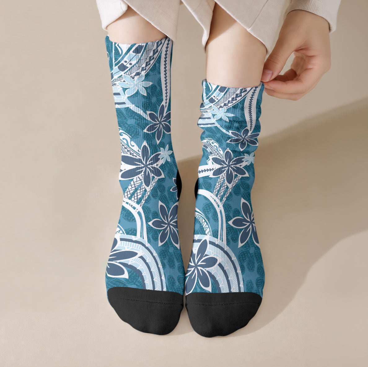 Hawaii Pupuala Plumeria Blue Crew Socks Polynesian Pattern LT01 Crew Socks Blue - Polynesian Pride
