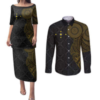 Niue Polynesian Hiapo Tattoo Art Couples Matching Puletasi and Long Sleeve Button Shirt Half Style Black Gold Color - Polynesian Pride