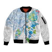 Hawaiian Couple Turtles Honi Sleeve Zip Bomber Jacket Polynesian Art Motifs and Hibiscus White Blue Color - Polynesian Pride