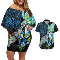 Hawaiian Couple Turtles Honi Couples Matching Off Shoulder Short Dress and Hawaiian Shirt Polynesian Art Motifs and Hibiscus Black Blue Color - Polynesian Pride