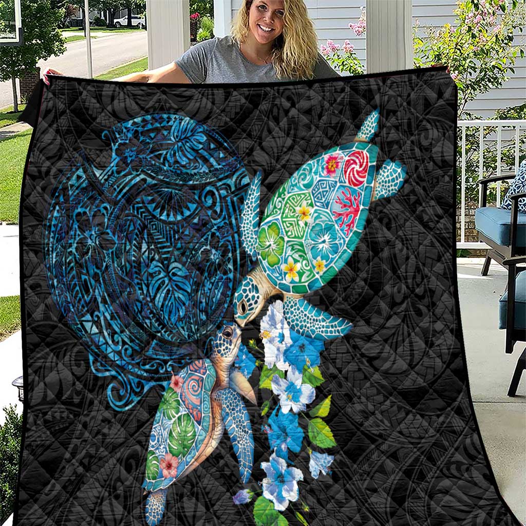 Hawaiian Couple Turtles Honi Quilt Polynesian Art Motifs and Hibiscus Black Blue Color - Polynesian Pride