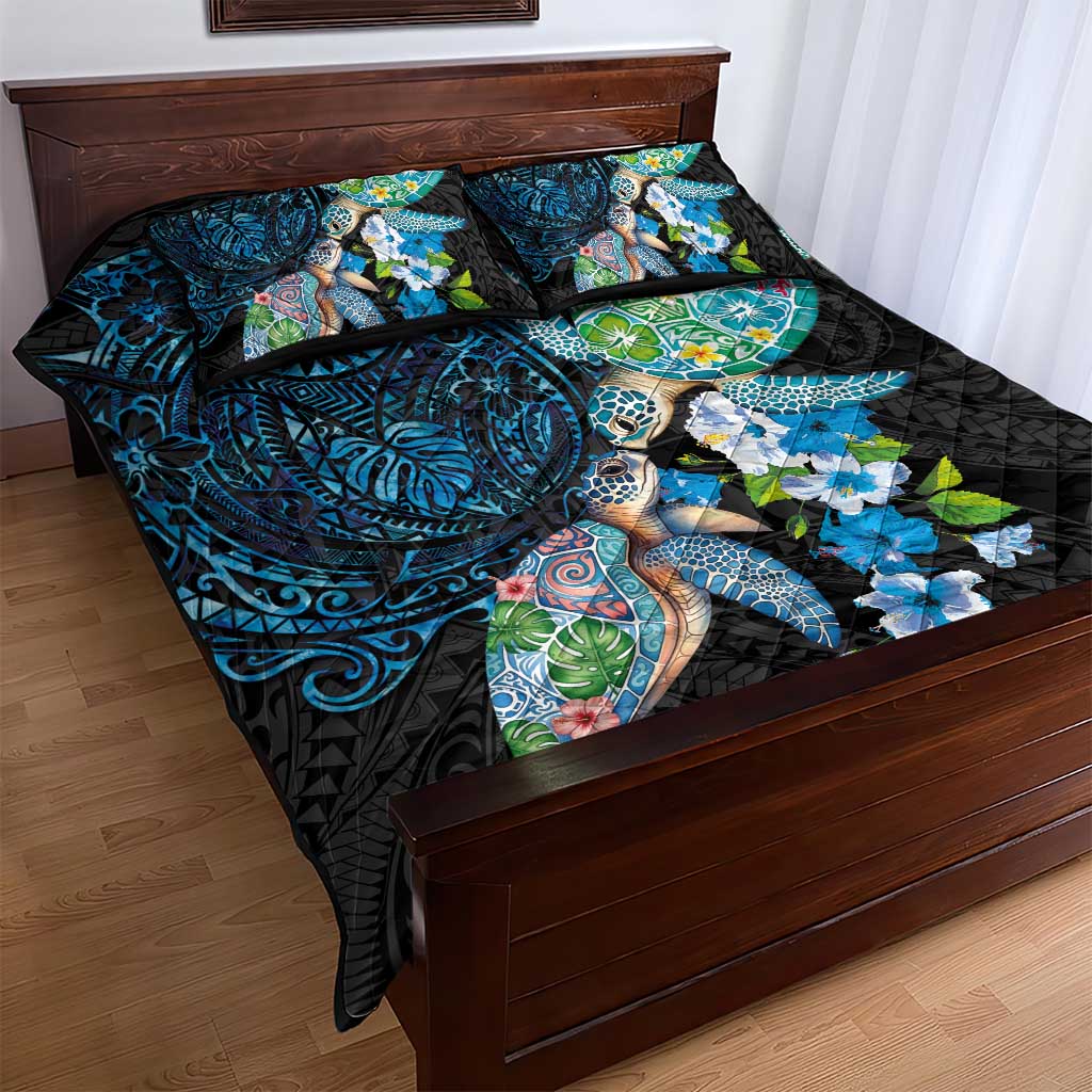 Hawaiian Couple Turtles Honi Quilt Bed Set Polynesian Art Motifs and Hibiscus Black Blue Color - Polynesian Pride
