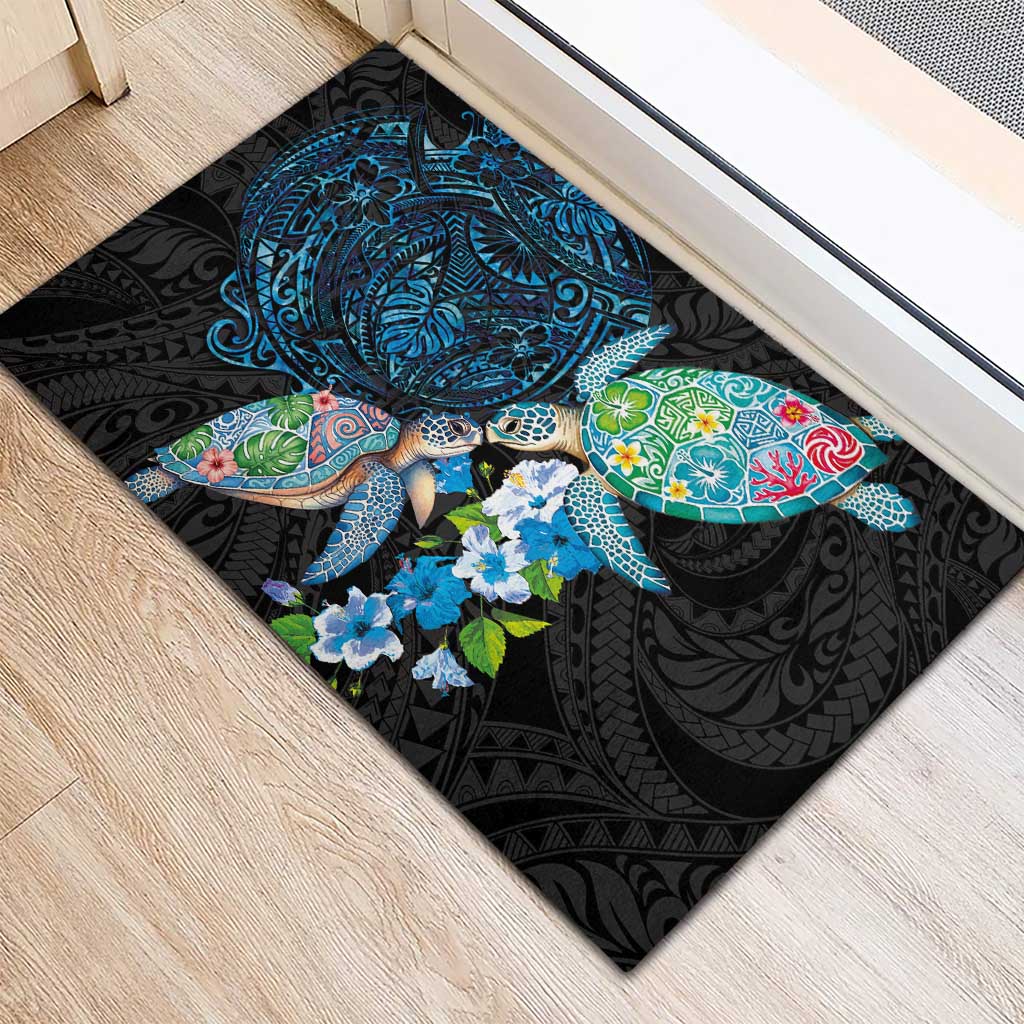 Hawaiian Couple Turtles Honi Rubber Doormat Polynesian Art Motifs and Hibiscus Black Blue Color - Polynesian Pride