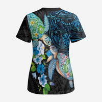 Hawaiian Couple Turtles Honi Scrub Top Polynesian Art Motifs and Hibiscus Black Blue Color - Polynesian Pride