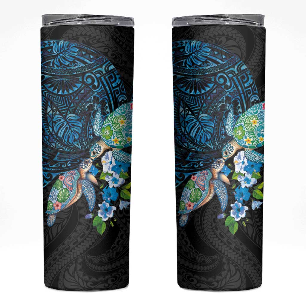 Hawaiian Couple Turtles Honi Skinny Tumbler Polynesian Art Motifs and Hibiscus Black Blue Color - Polynesian Pride