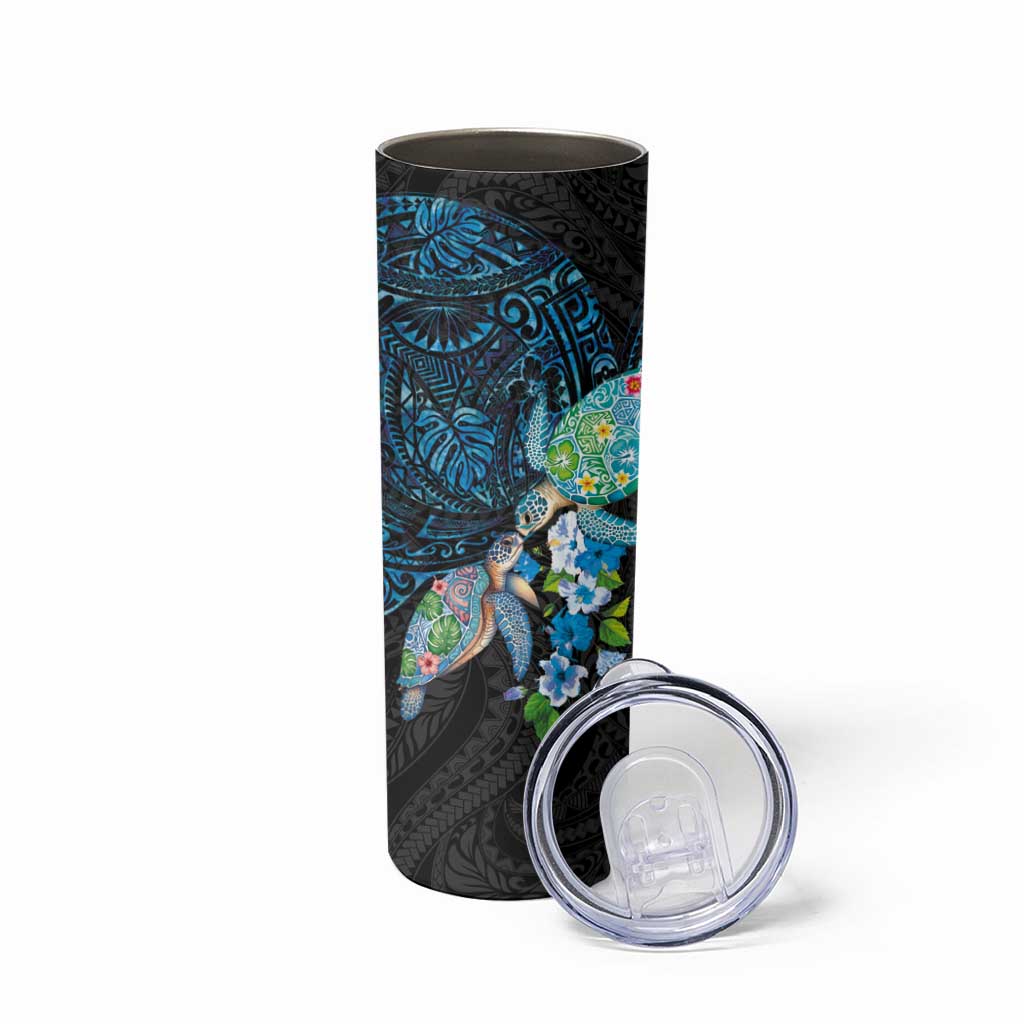 Hawaiian Couple Turtles Honi Skinny Tumbler Polynesian Art Motifs and Hibiscus Black Blue Color - Polynesian Pride