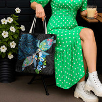 Hawaiian Couple Turtles Honi Tote Bag Polynesian Art Motifs and Hibiscus Black Blue Color - Polynesian Pride