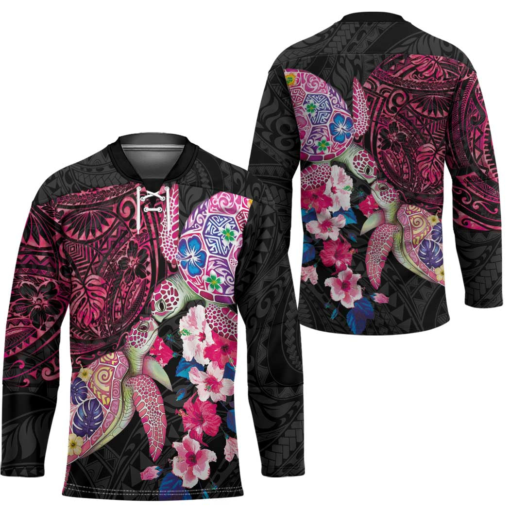 Hawaiian Couple Turtles Honi Hockey Jersey Polynesian Art Motifs and Hibiscus Black Red Color - Polynesian Pride