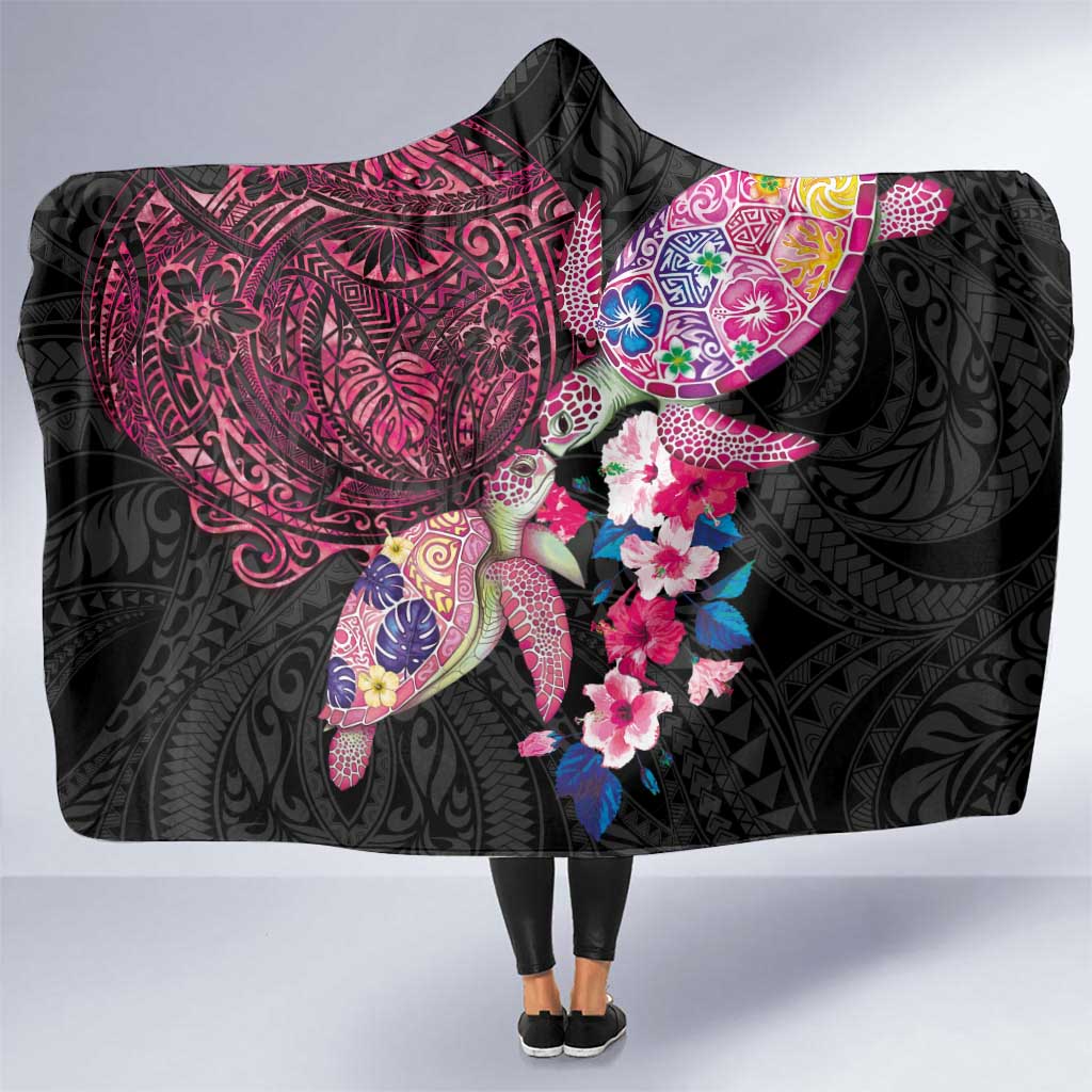 Hawaiian Couple Turtles Honi Hooded Blanket Polynesian Art Motifs and Hibiscus Black Red Color - Polynesian Pride