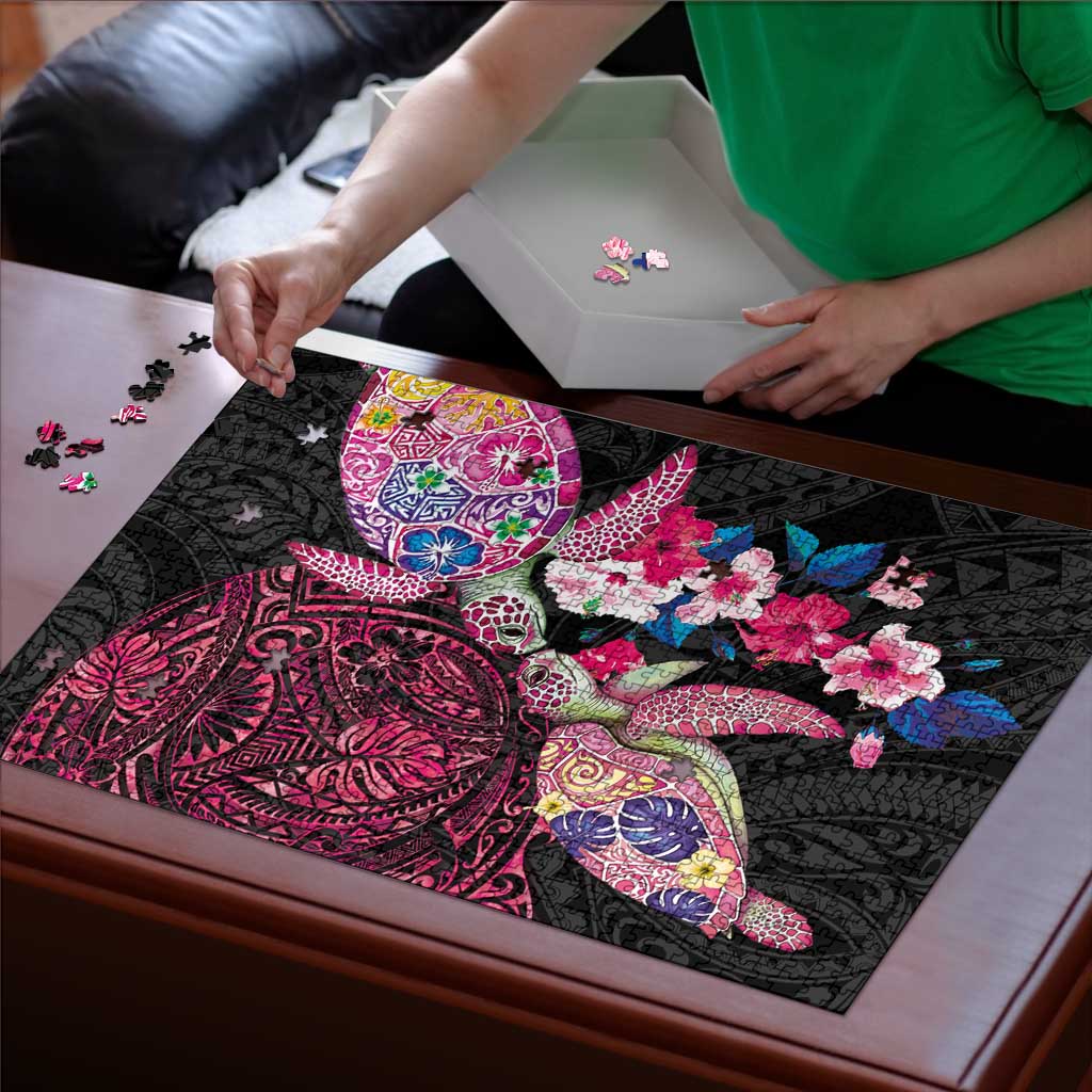 Hawaiian Couple Turtles Honi Puzzle Polynesian Art Motifs and Hibiscus Black Red Color - Polynesian Pride