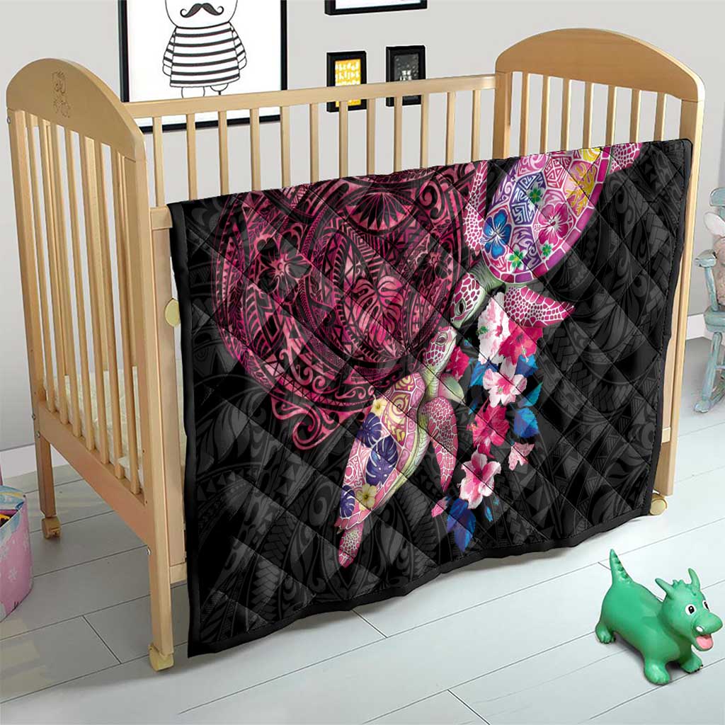 Hawaiian Couple Turtles Honi Quilt Polynesian Art Motifs and Hibiscus Black Red Color - Polynesian Pride