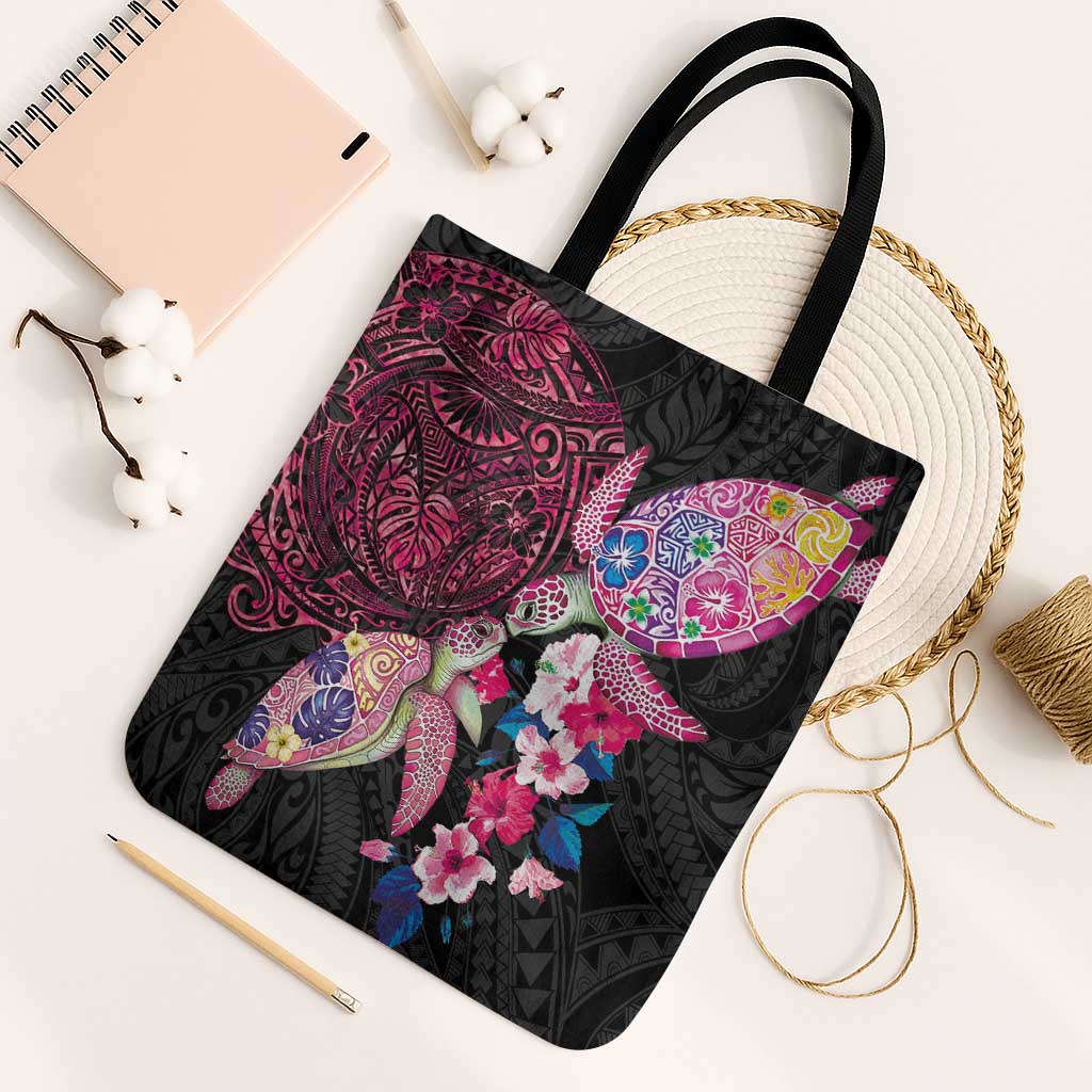 Hawaiian Couple Turtles Honi Tote Bag Polynesian Art Motifs and Hibiscus Black Red Color - Polynesian Pride