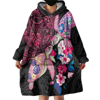 Hawaiian Couple Turtles Honi Wearable Blanket Hoodie Polynesian Art Motifs and Hibiscus Black Red Color - Polynesian Pride