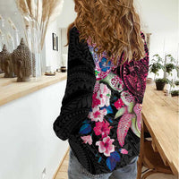 Hawaiian Couple Turtles Honi Women Casual Shirt Polynesian Art Motifs and Hibiscus Black Red Color - Polynesian Pride