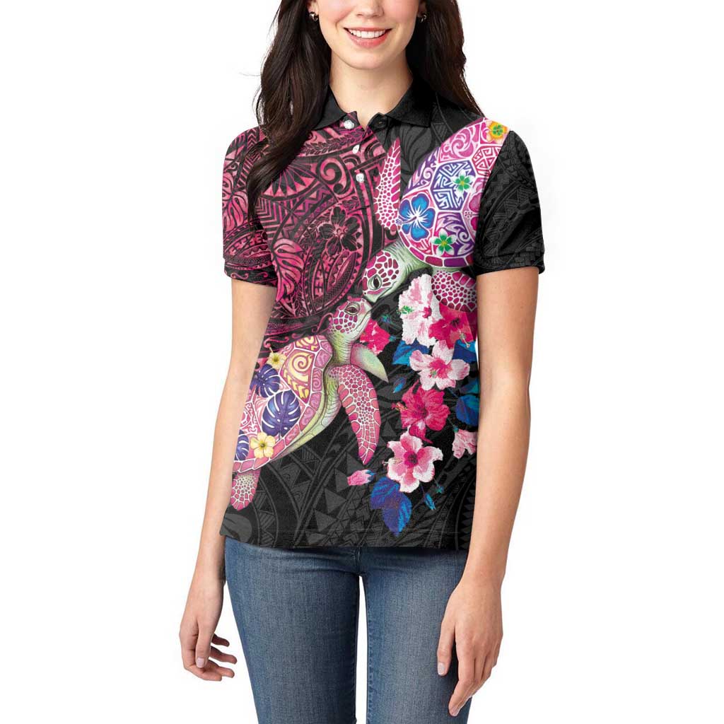 Hawaiian Couple Turtles Honi Women Polo Shirt Polynesian Art Motifs and Hibiscus Black Red Color - Polynesian Pride