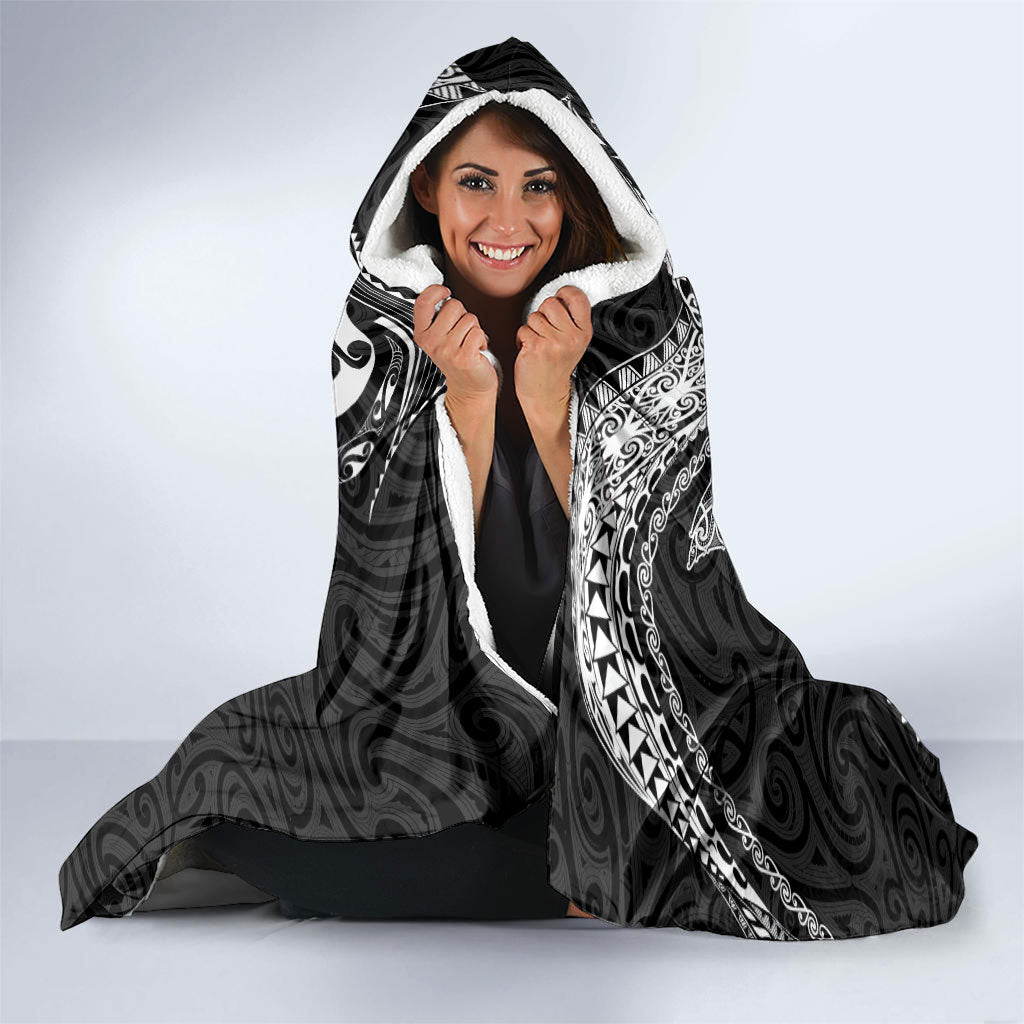 Aotearoa Maori Sea Animals Tribal Hooded Blanket Manta Ray and Shark Moko Pattern Black Color LT03 - Polynesian Pride