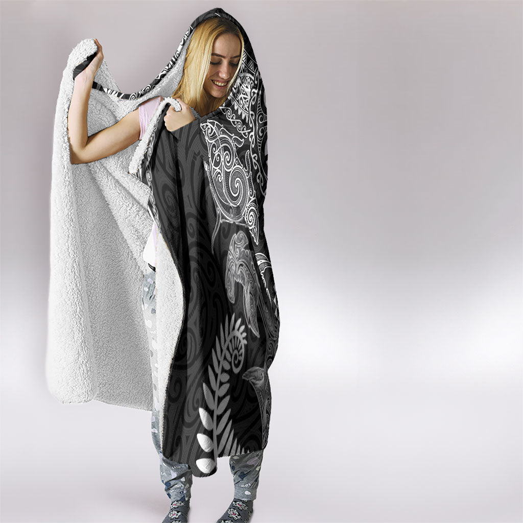 Aotearoa Maori Sea Animals Tribal Hooded Blanket Manta Ray and Shark Moko Pattern Black Color LT03 - Polynesian Pride