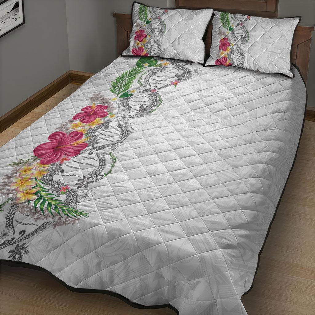 Hawaii DNA Kakau Tattoo Quilt Bed Set with Plumeria and Hibiscus Tropical Plants White Color