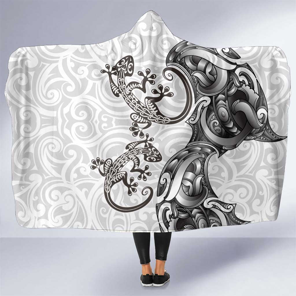 New Zealand Gecko Maori Art Tattoo Hooded Blanket White Color