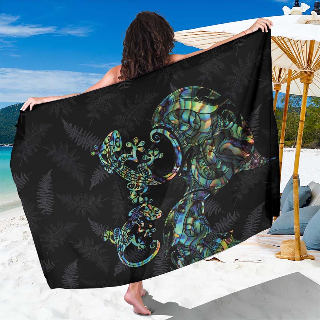 New Zealand Gecko Maori Art Tattoo Sarong Silver Fern and Paua Shell Mode